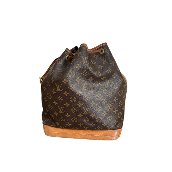 Authentic Louis Vuitton Monogram Bucket Bag - Picture 3 of 15